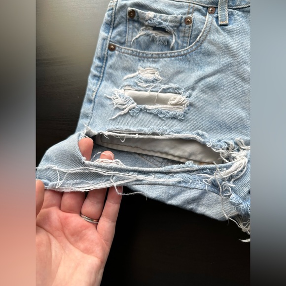 Levi’s Premium Lightwash Distressed Ribbed 501 Jean Shorts Size W30 EUC - Picture 3 of 11